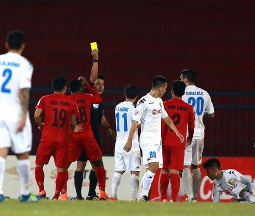 HLV Trương Việt Hoàng: Đó là quả penalty không rõ ràng