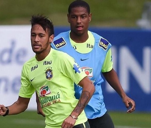 Barcelona ra mắt tân binh đầu tiên