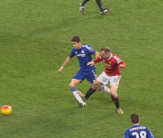 "Rooney lẽ ra đã ăn thẻ đỏ"