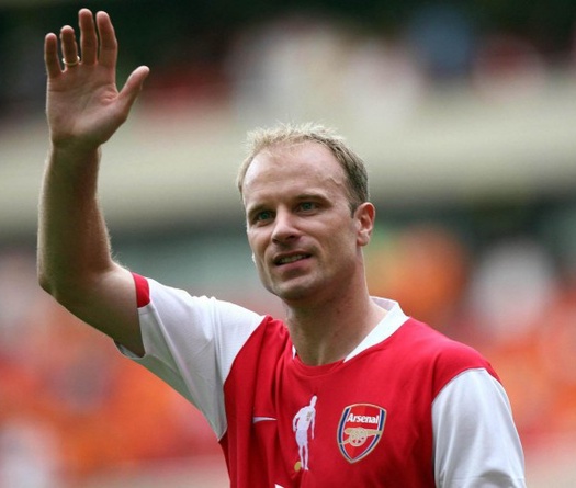 Vì sao Bergkamp sợ đi máy bay?