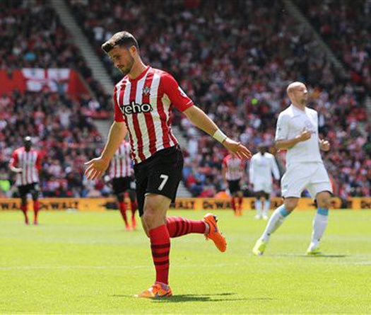 Cú đệm lòng của Shane Long được bầu chọn là bàn thắng đẹp nhất tuần qua