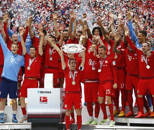 Khoảnh khắc Bayern Munich nâng cao chiếc cúp bạc lần thứ 25