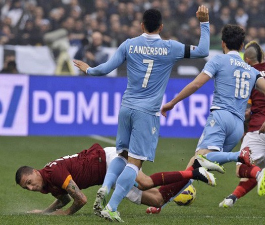 23h00 (25/05), Lazio – Roma: Thẳng tay thay “diễn kịch”