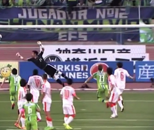 CR7 giúp cầu thủ Nhật Bản lập siêu phẩm