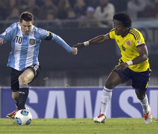 Hàng phòng ngự Colombia đã bị Lionel Messi hành hạ ra sao?