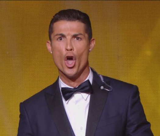 Chú rể khiến cô dâu giật mình vì tiếng gầm CR7