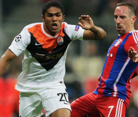 Douglas Costa: Thích Ronaldinho và sẽ thay Ribery
