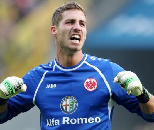 TM tài năng Kevin Trapp: Chọn tiền, bỏ tập