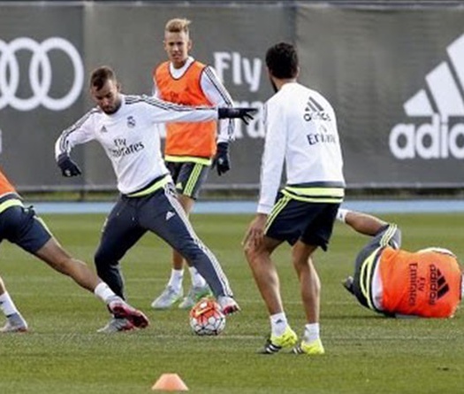 Jese Rodriguez khiến CR7 ngã nháo nhào trên sân tập