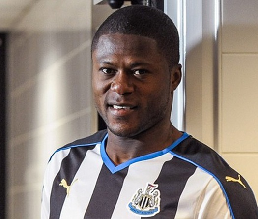 Newcastle: Rắc rối với cầu thủ có 4 ngày sinh