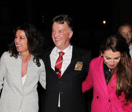 Louis van Gaal: Cất cao giọng hát mừng sinh nhật