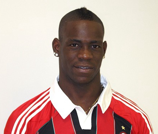 Mario Balotelli trở lại Milan: Nhờ tình yêu cứu rỗi cuộc đời