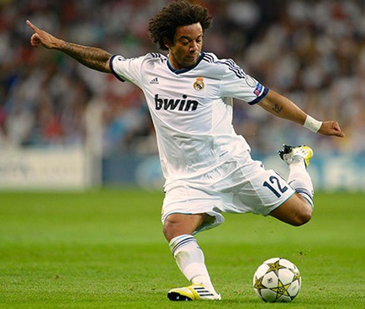 Marcelo trổ tài xâu kim trên sân tập cực chất