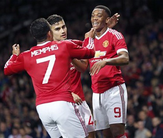 Man Utd 3-0 Sunderland: Lần đầu lên đỉnh