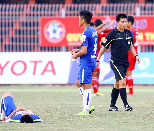 Café 24h: “Tôi thấy kinh hoàng khi đá banh”