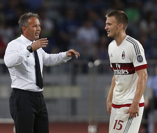 01h45 (5/10), Milan – Napoli: Nhà dột từ… dưới