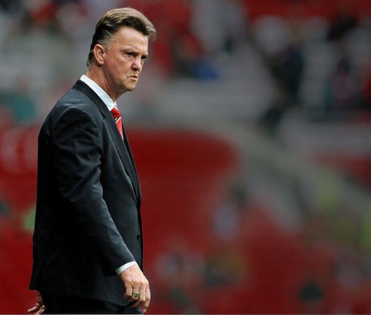 Van Gaal kiểm soát học trò “làm bậy” trong khách sạn