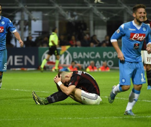 AC Milan 0-4 Napoli: Trái đắng trên sân nhà