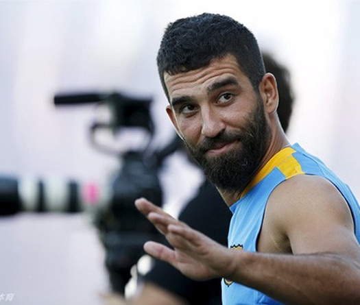 Vụ đăng ký Arda Turan:  Barca cầu cứu CAS