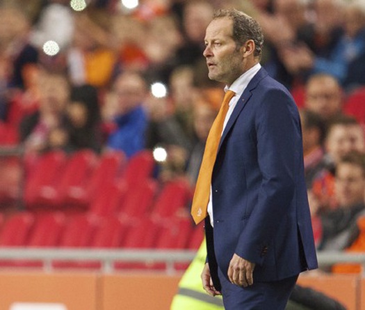 Danny Blind: “Tôi sẽ đứng dậy ở chỗ bị ngã”