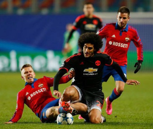 'Chúa bịp' Fellaini gặp phải siêu kịch sĩ trên đất Nga