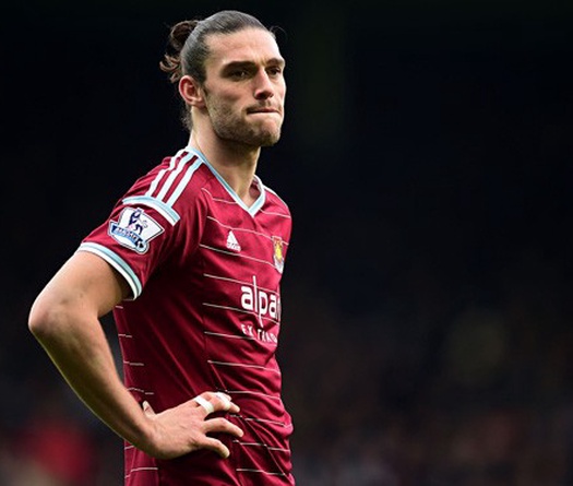 “Người hùng” Carroll hỗn chiến với fan Chelsea