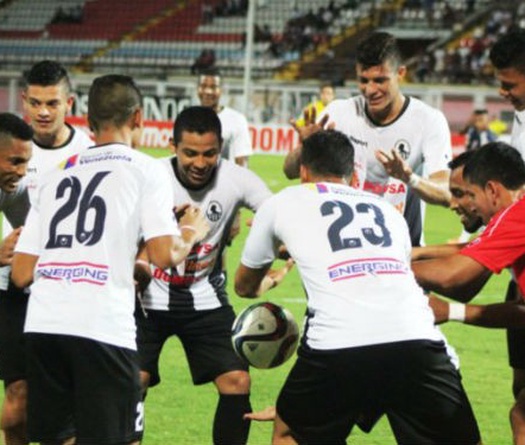 Màn ăn mừng đầy ma thuật của cầu thủ Nam Mỹ