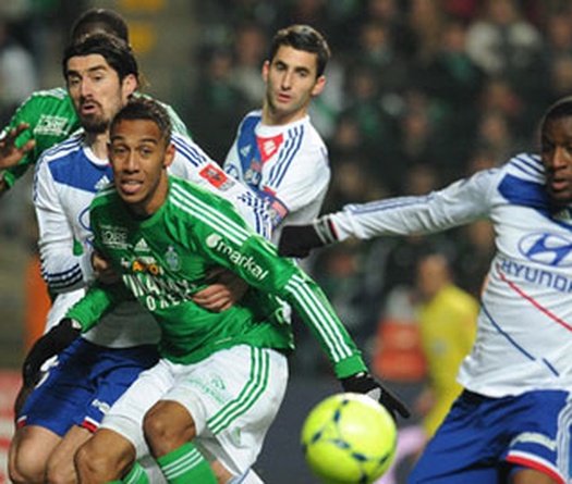 Lyon 3-0 Saint Etienne: Lacazette lập hattrick, Lyon đòi lại ngôi nhì