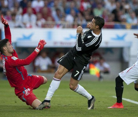 Sevilla 3-2 Real Madrid: Ngã đau tại Sanchez Pizjuan
