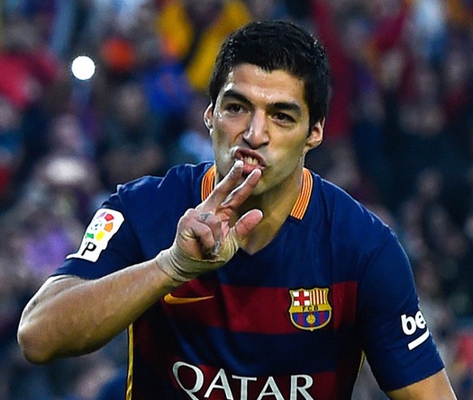 Sau 5 năm, Suarez mới đá phạt đền