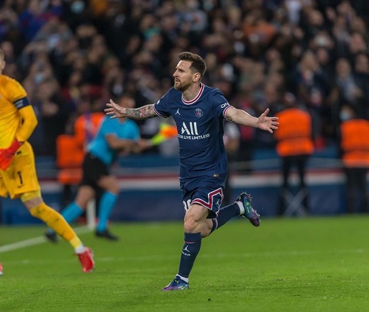 Messi vượt qua Pele nhờ cú đúp ở Champions League