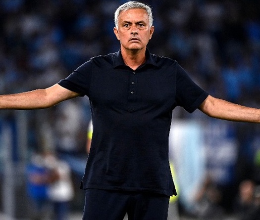 Mourinho buộc tội trọng tài và VAR khi Roma thua trận derby