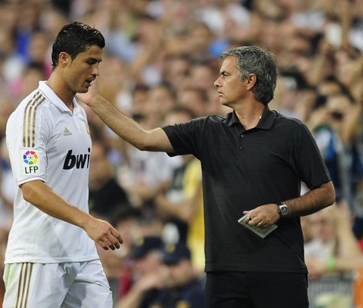 Ronaldo bị gọi là tên ngốc và Mourinho là kẻ bất bình thường