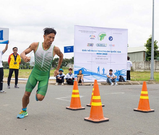 Vắng quán quân SEA Games Phạm Tiến Sản, Nguyễn Anh Trí vô địch quốc gia duathlon nam