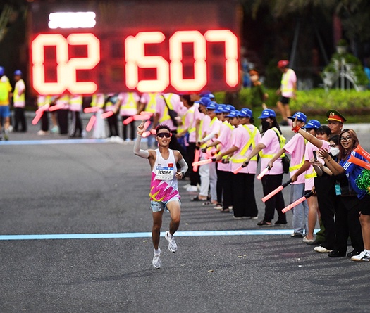 Chàng trai lạc đường rồi mất chức vô địch quốc gia, “chuộc lỗi” tại giải marathon Quy Nhơn 2023