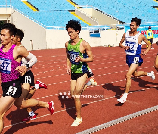 Cuộc soán ngôi ấn tượng của chàng trai Hà Tĩnh trên đường chạy 5000m sau hơn một thập kỷ