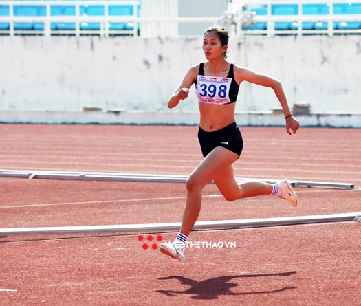 Người đẹp nhảy cao Phạm Quỳnh Giang: Bóng hồng điền kinh chờ ngày nở rộ