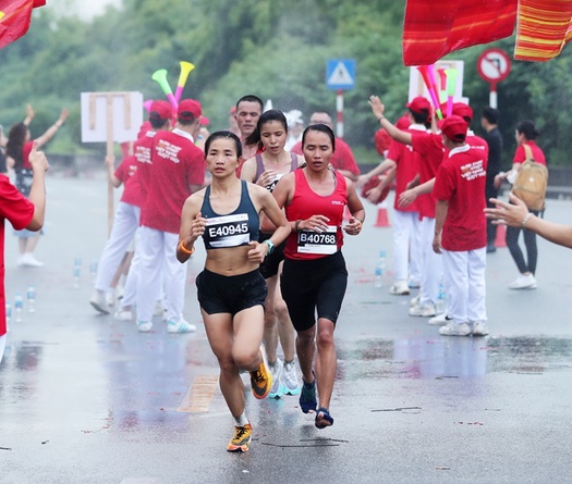 Tận hưởng cung đường chạy đậm chất dấu ấn văn hóa của Techcombank Hanoi Marathon 2022