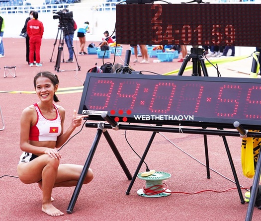 HCĐ marathon SEA Games 30 Hồng Lệ phá kỷ lục chạy 10.000m quốc gia của Nguyễn Thị Oanh