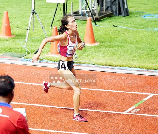 Hồng Lệ nôn khan sau nỗ lực vượt bậc trên đường chạy 10000m nữ giải điền kinh châu Á 2023