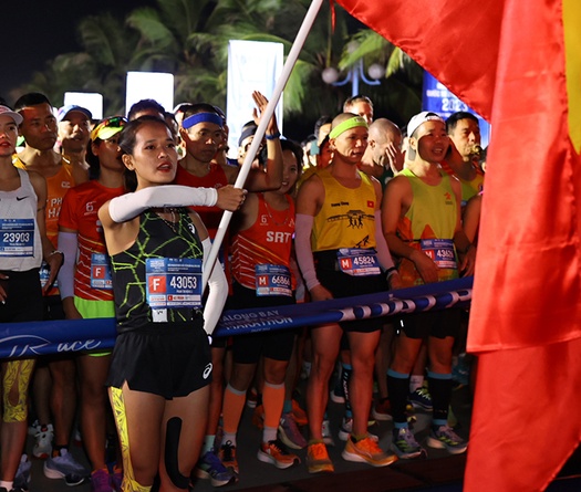 HCĐ SEA Games 30 Hồng Lệ và dàn sao tuyển điền kinh thắng lớn tại giải marathon di sản Hạ Long 2023