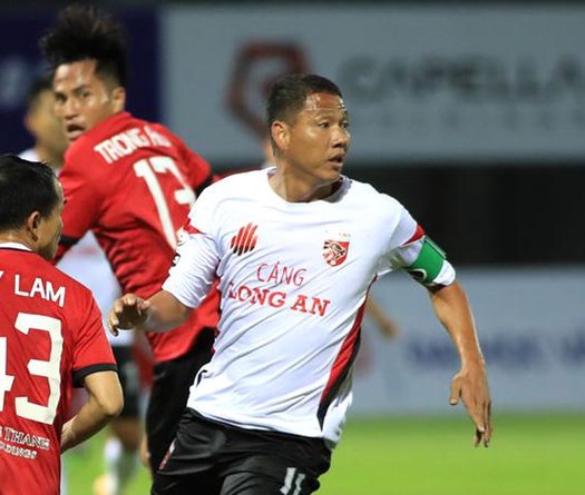 Anh Đức “nổ súng”, Long An không thể vượt mặt Khánh Hòa