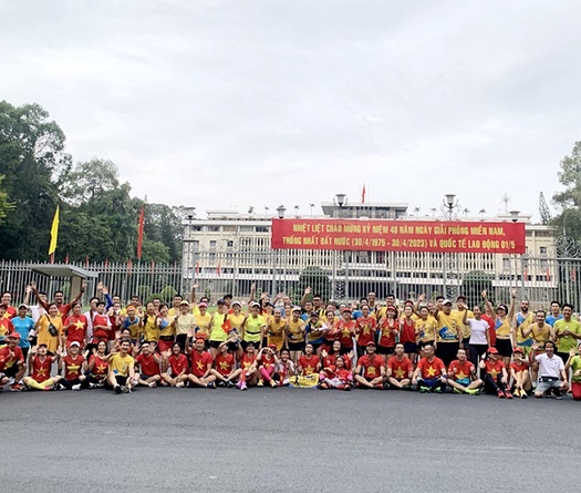 Chạy đón lễ 30/4 theo cách của runner Sài thành