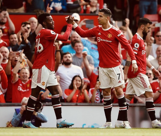 Ronaldo dạy các đồng đội trẻ ở MU 3 điều trên sân tập