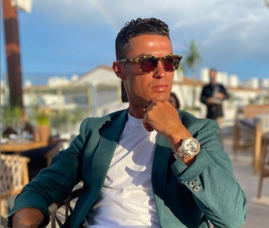 Ronaldo mở phòng khám ghép tóc kiếm hàng triệu euro