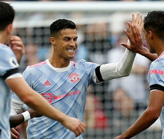 Ronaldo chỉ cần 2 trận để đạt thành tích bằng Sanchez và Di Maria