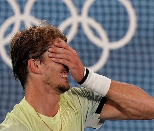 Tennis Olympic: Zverev xin lỗi Djokovic sau chiến thắng?