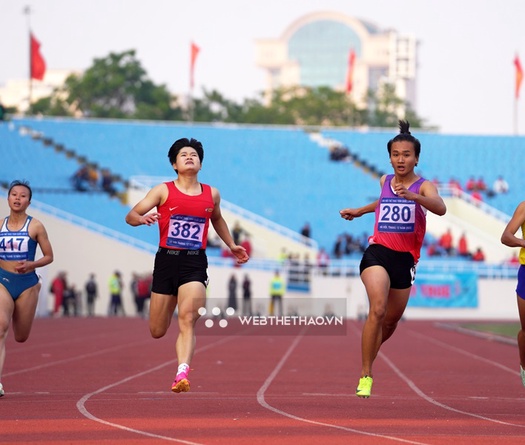 Vượt thành tích HCĐ SEA Games 32, Nhi Yến phá kỷ lục quốc gia trẻ chạy 100m nữ của Lê Tú Chinh