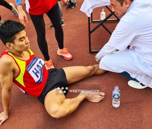 Hai tuyển thủ điền kinh rách chân vì đạp giày đinh thi đấu ở Đại hội Thể thao toàn quốc 2022