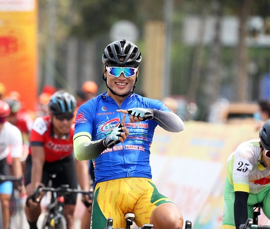 Trần Tuấn Kiệt lại thắng chặng 8, "vua áo" giải xe đạp Cúp Truyền hình 2022 không đổi chủ